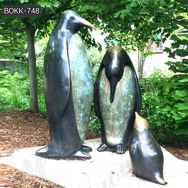 High-quality Indoor or Outdoor Penguin Family Bronze Sculpture Supplier BOKK-748
