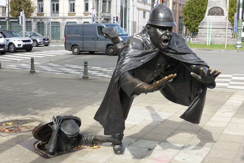 Interesting De Vaartkapoen bronze statue - YouFine Sculpture