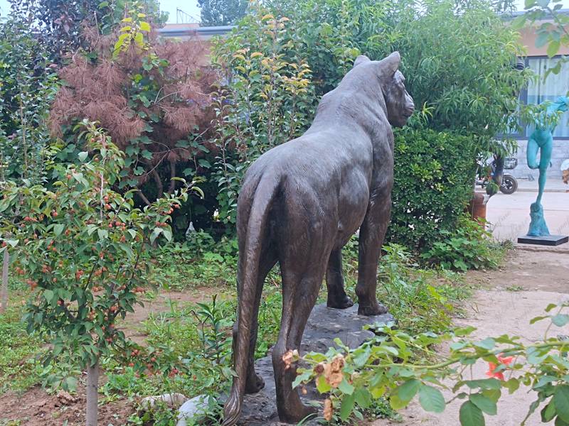 Majestic Life Size Bronze Lion Statue for Sale