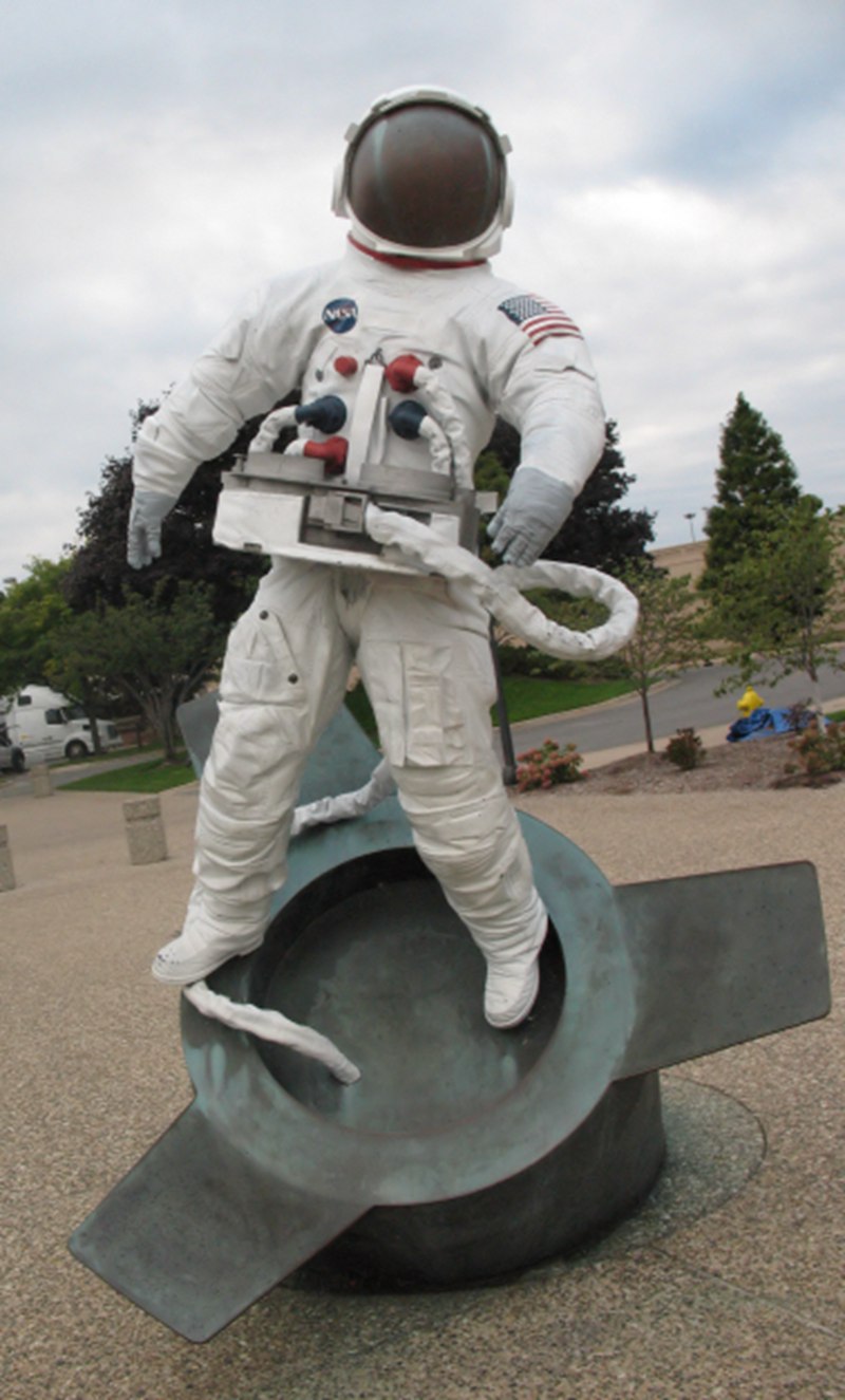 Modern Astronaut Statue Life Size Outdoor Deco